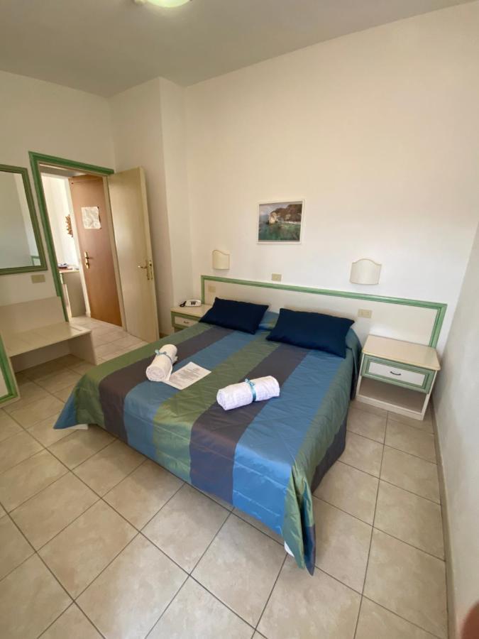 Hotel Due Torri Porto Azzurro Eksteriør bilde