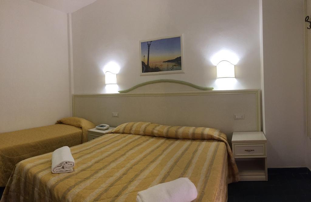 Hotel Due Torri Porto Azzurro Eksteriør bilde