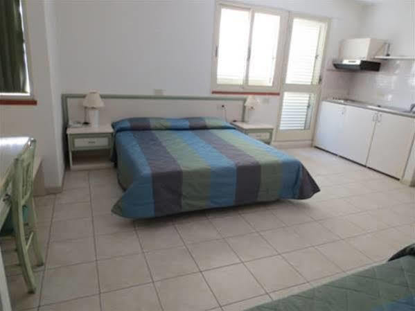 Hotel Due Torri Porto Azzurro Eksteriør bilde