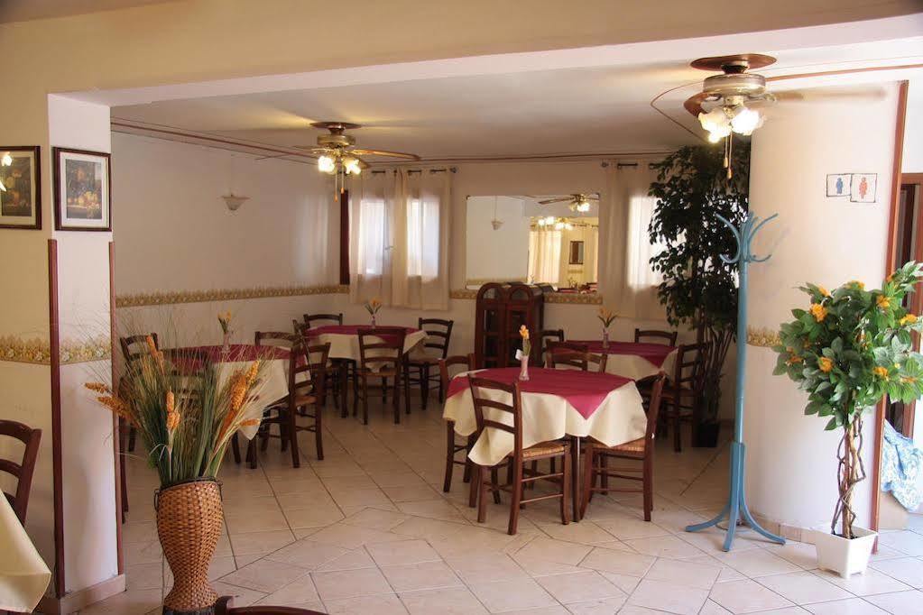Hotel Due Torri Porto Azzurro Eksteriør bilde