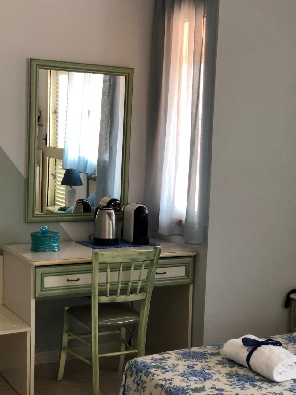 Hotel Due Torri Porto Azzurro Eksteriør bilde